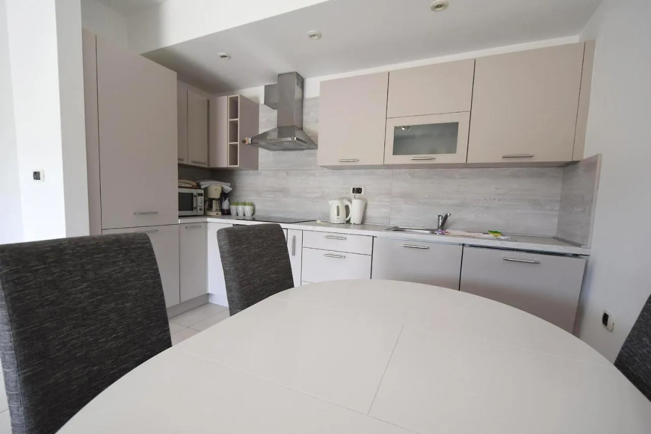 Apartment Nevena Omisalj